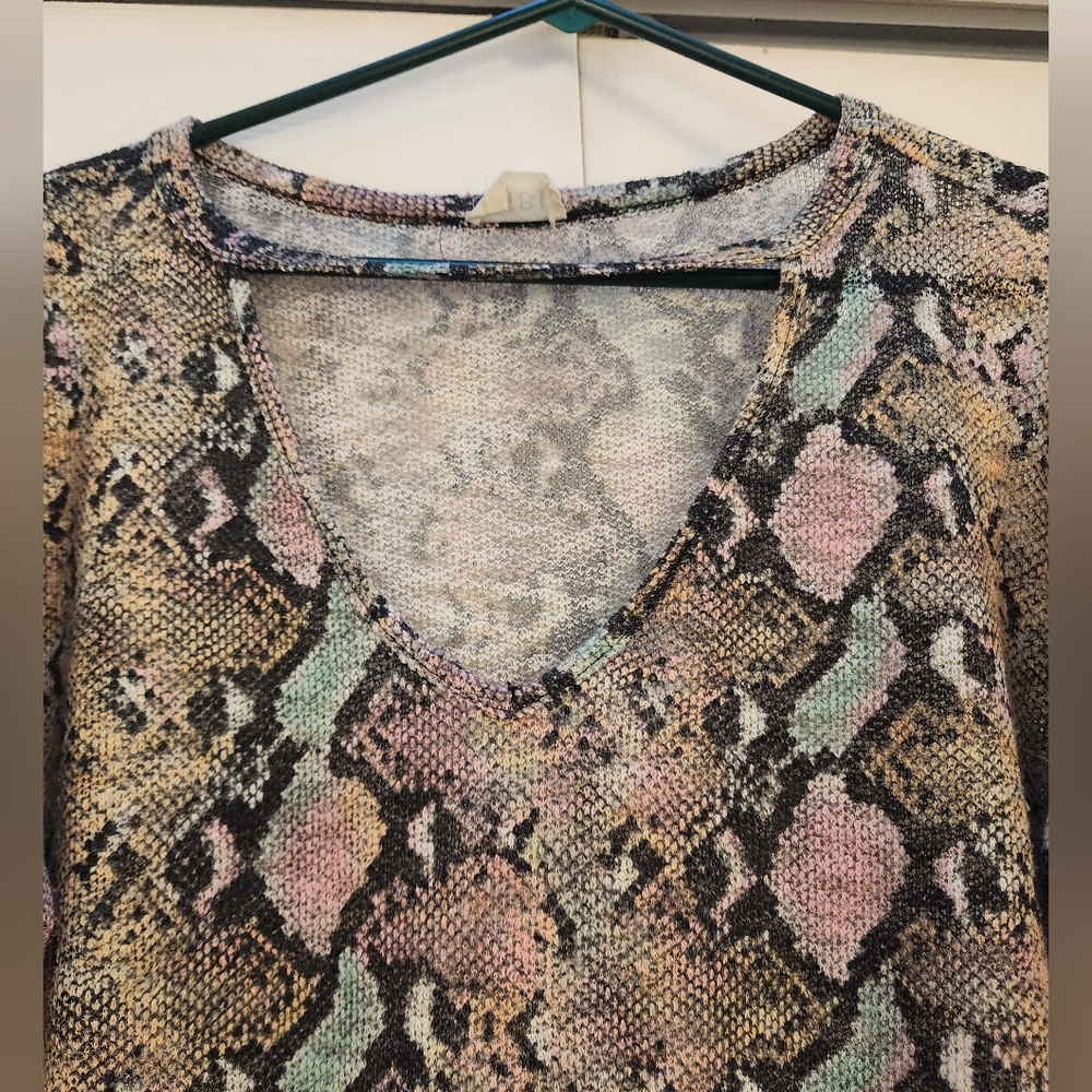 BiBi Snake Print Keyhole Top - Picture 3 of 6